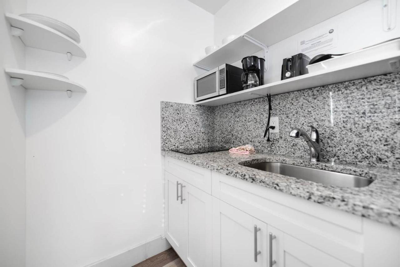 Cozy 1 Bedroom With Pool Steps From The Beach #41 Hollywood Dış mekan fotoğraf